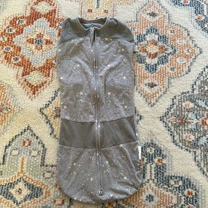 COPY - EVERYTHING $5 SALE ‼️⭐️ Happiest Baby swaddle Medium